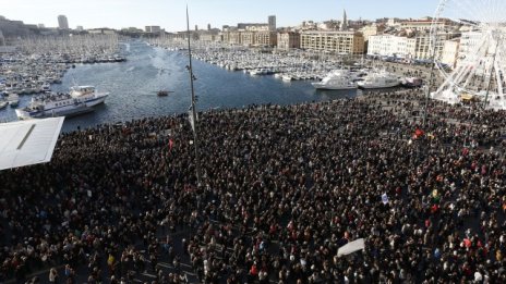 Над 700 000 във Франция на митинги в памет на жертвите