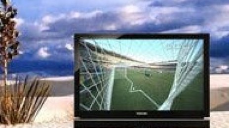 Toshiba представи телевизор с батерия за феновете на футбола 