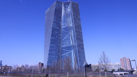 Анализаторите снижават оценките си за броя намаления на лихвите от ЕЦБ