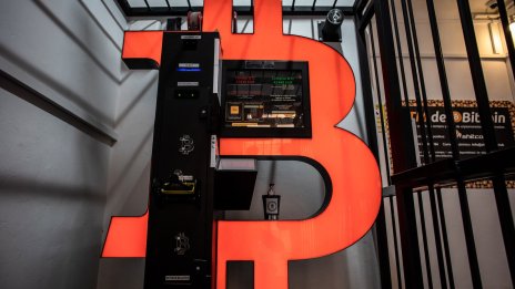 Биткойнът се намира в най-тесния си диапазон на търговия от месеци