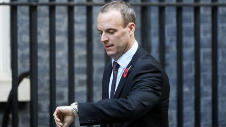 Великобритания спира незабавно договора си за екстрадиция с Хонконг