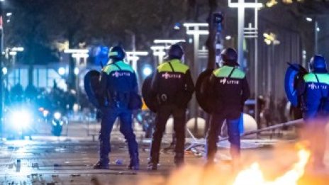 40 ареста при нов протест срещу COVID ограниченията в Нидерландия