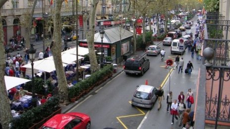 Airbnb развя бялото знаме и в Барселона