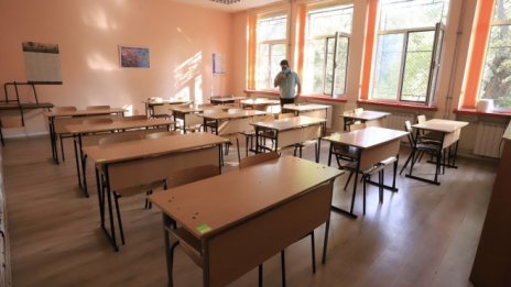 Предлагат присъствено да се върнат по 5 випуска от големите ученици