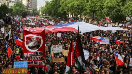 Около 1 млн. демонстранти&nbsp;настояват за реформи&nbsp;в Чили