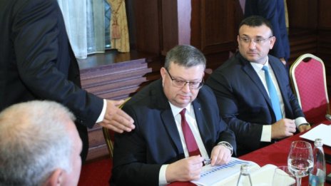 Цацаров: Не можем да кажем кога президентът ще подпише указа за назначаването на Гешев