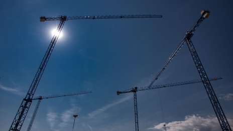 Мнозинството българи подкрепят индексация на строителните договори