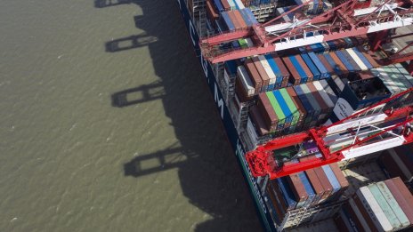 Износът на Китай намалява за пръв път от май 2020 г.