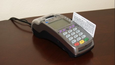 Кабинетът прие наредбата за картовите плащания 