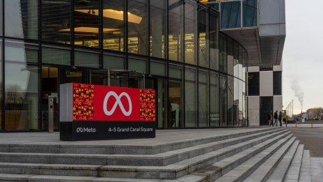 Meta заплаши, че може да премахне новинарското съдържание от Facebook в САЩ