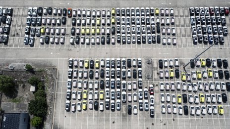 Слабото потребителско доверие свива продажбите на автомобили в ЕС до края на март