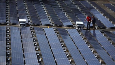 Tesla отново предлага соларни панели под наем