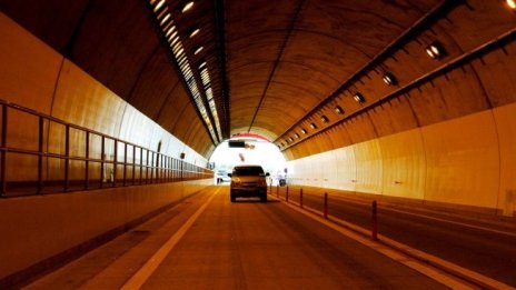 Започва прединвестиционното проучване на трасето за тунел под Петрохан