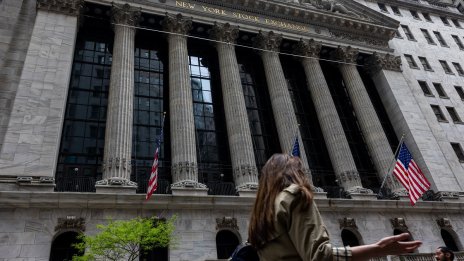 Dow се покачи с над 400 пункта и затвори с рекорд