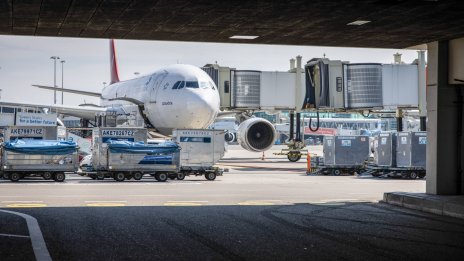 Икономиката на еврозоната се засилва, френската индустрия e засегната от стачките