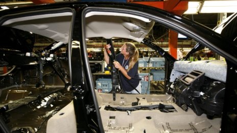 Autoliv понижи прогнозата си за продажбите и печалбата