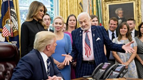 Конспиративните теории трябва да получат мощен отпор