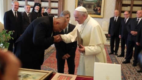 Бойко Борисов покани папа Франциск да посети България