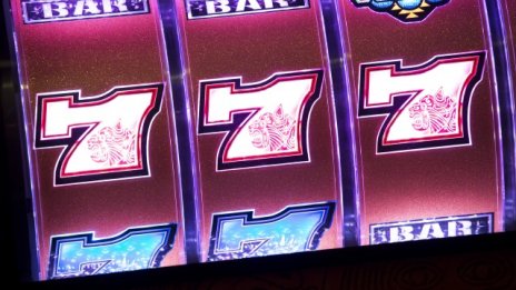 Приходите на казината в Макао продължават да спадат