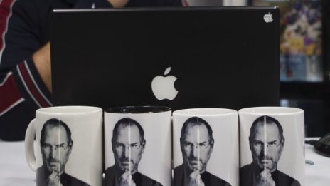 Джобс защитил политиката на Apple, за да запази договорите с музикалните лейбъли