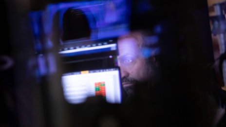 Индексите на Wall Street започват сесията с неуверени ръстове*