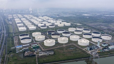 Китай изненада петролните пазари с исторически продажби на обеми от резерва