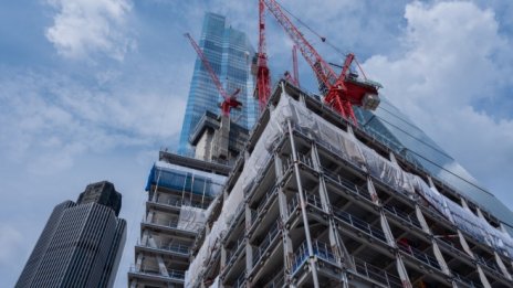 Постпандемичното възстановяване на британската икономика почти спира през юли