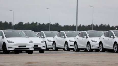 Tesla вече предлага произведени в Китай електромобили на потребителите в Канада