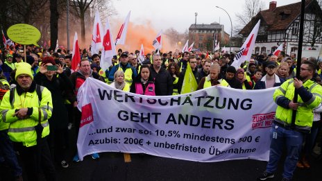 2,5 млн. служители в публичния сектор в Германия ще получат увеличение на заплатите