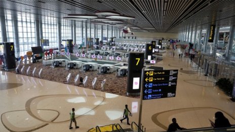 Сканиране на лицето, роботи и градини, или летищата на бъдещето