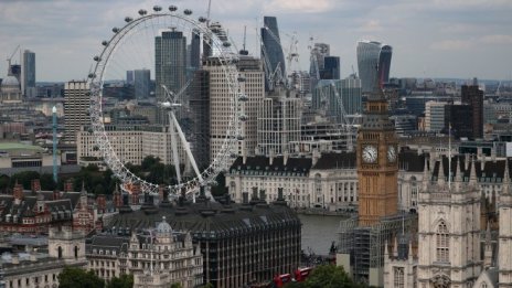 Бизнес активността в британския сектор на услугите се свива под натиска на Brexit