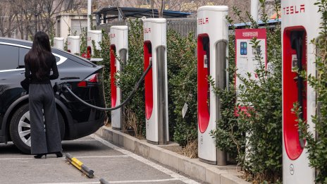 Продажбите на Tesla в Китай се свиват за седми пореден месец през април