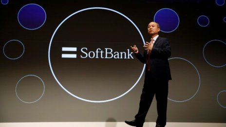 Книжата на SoftBank се насочват към 17-годишен връх