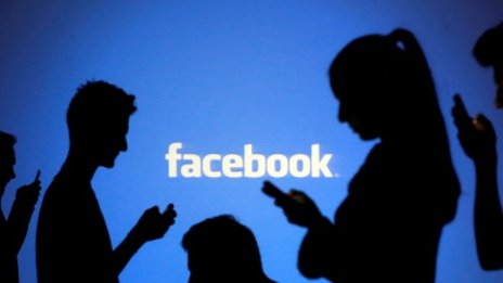 Мениджър на Facebook заплашва австралийски медии