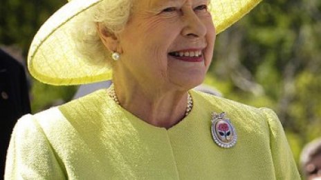 Елизабет II получи подарък BlackBerry