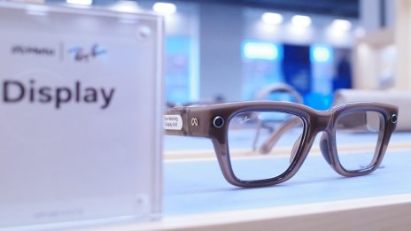 Meta блокира камерите на хиляди умни очила, модифицирани от потребителите