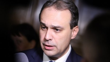 Военният министър: Работим по няколко опции за новите F-16