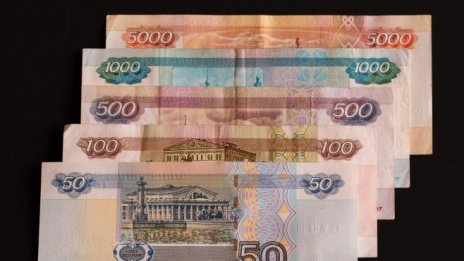 Рублата поскъпва въпреки новите санкции