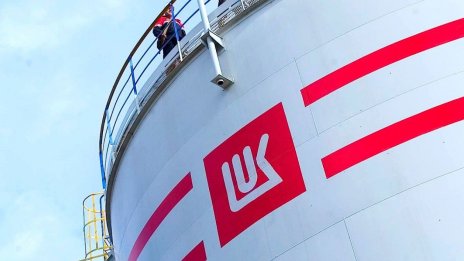 Как руската "Лукойл" продължава да работи в Европа - засега