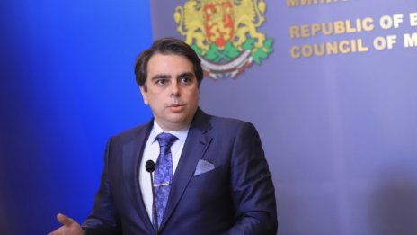 Асен Василев: Прокуратурата продължава да подава грешна информация