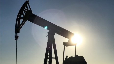 Цената на петрола достигна седмичен връх*