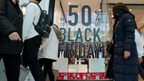 Американците са похарчили рекордните 7,4 млрд. долара онлайн на Черния петък