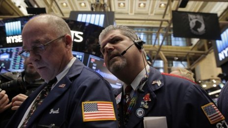 Банковият сектор изтри първоначалните загуби на Wall Street*