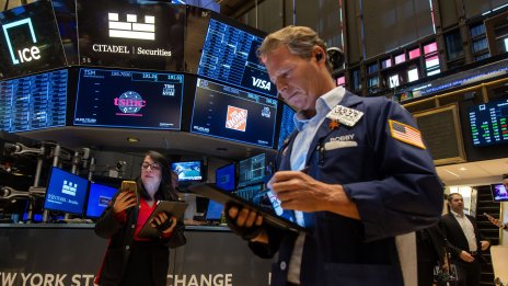 Анализатор: Ефектът "Тръмп" доведе до прибиране на печалби от акции