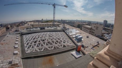 Новата пленарна зала на депутатите гълта още над 18 млн. лева