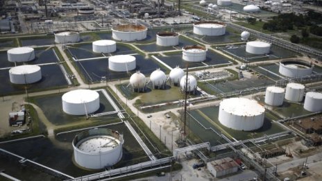 Петролът отстъпи от достигнатия пик от 2018 г.*