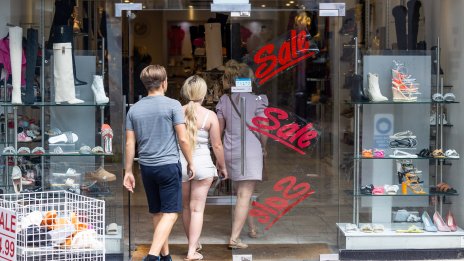 Трафикът в магазините на дребно на Острова е спаднал за 12-и пореден месец