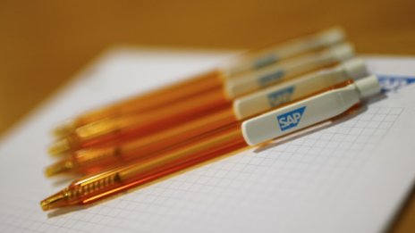 SAP повиши прогнозата си въпреки спада на печалбата
