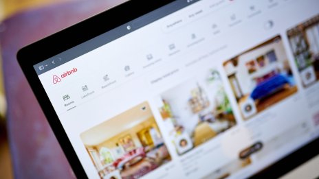 Airbnb придобива стартъп за изкуствен интелект