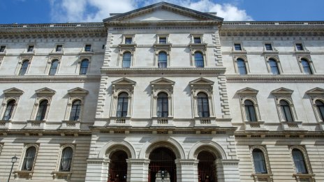 Великобритания се нуждае от нов подход към международните дела